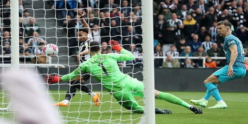 Tottenham thua thảm bại