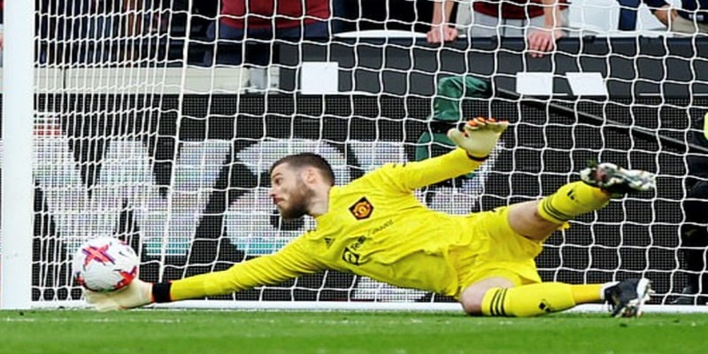 Thủ môn De Gea mắc sai lầm không đáng có