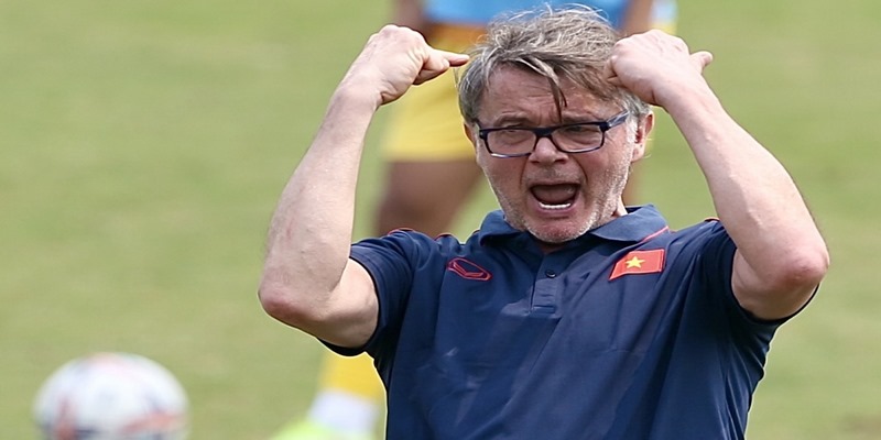 HLV Troussier sẽ làm cho đội bóng có hướng đi mới trong tương lai