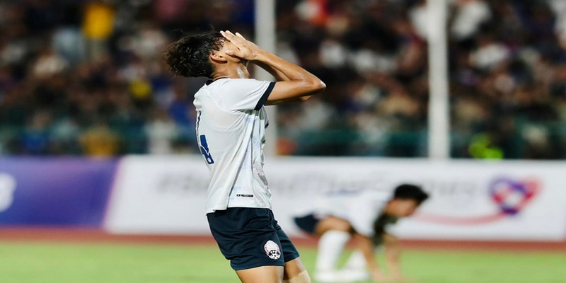 Cầu thủ U22 Campuchia thất vọng sau trận thua