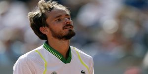 Medvedev suy nghĩ nhiều về trận thua